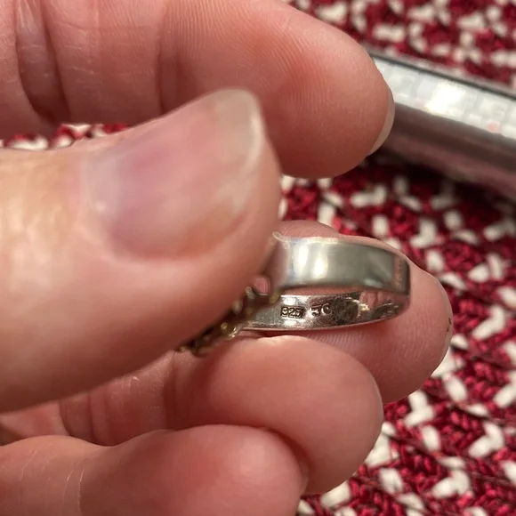 Elegant Sterling Silver Ring with Deep Blue Stone - Picture 4 of 6